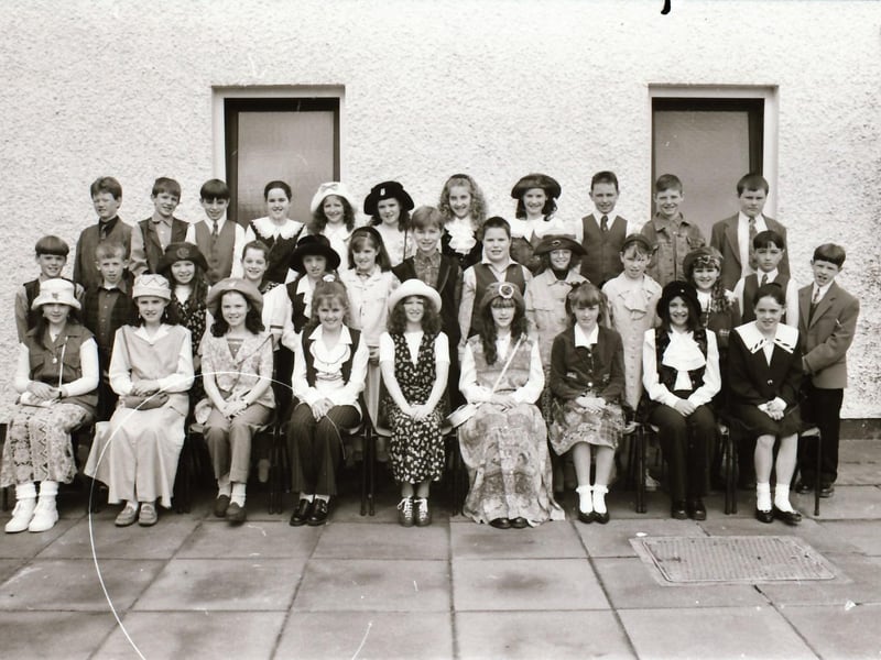 Derry schoolchildren making their Confirmations back in April 1994.