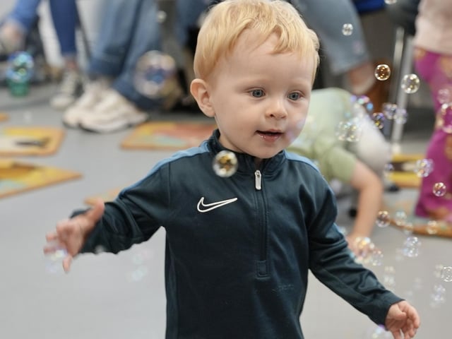 The Waterside Baby Hub Funday, organised by Foyle Network Foundation, was held this week in Irish Street Community Centre and brought local families together for a great morning of soft play, food and fun.