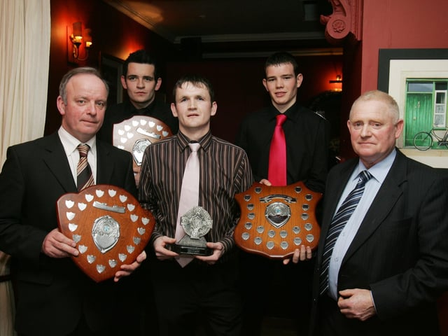 Mick Murphy, County Games Coaching manager, left, presenting the Malin GAC Player of the Year Award to Martin Lafferty. Included, from left, are Declan Lafferty (Young PLayer), Kevin McColgan (Reserve Player) and Patrick McLaughlin, club chairman. (2102C43) : Malin GAA Dinner