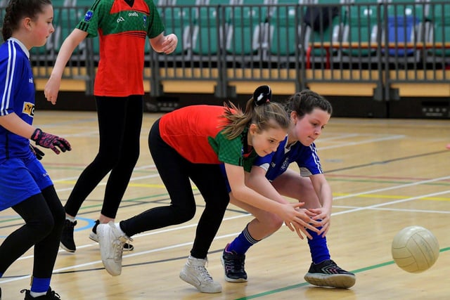 Rosemount take on Chapel Road in the Derry City Primary School Girls’ Indoor Gaelic Finals Day at the Foyle Arena on Friday afternoon. Photo: George Sweeney. DER2308GS – 117 