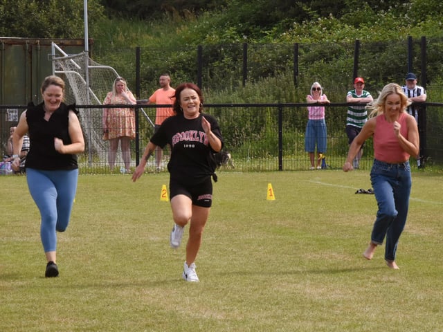 Showing off their speed in the Mum’s Race at Steelstown PS on Friday last.