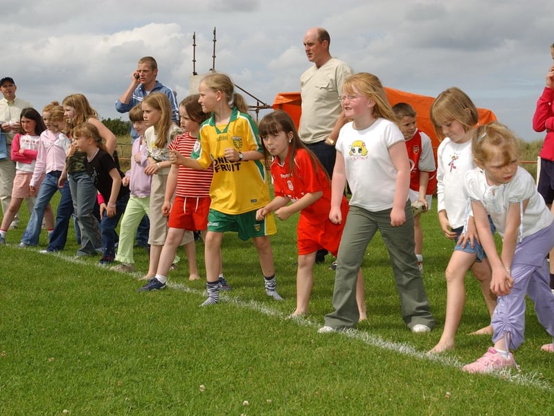 Derry youngsters enjoying summer in August 2003