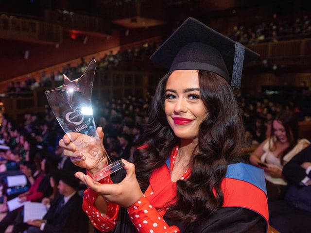 Eimhear McCallion won the Healthtec Award for Academic Excellence in HNC Healthcare Practice at NWRC’s graduation ceremony.