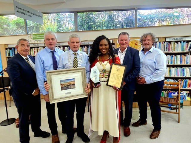The Mayor of Derry and Strabane, Councillor Lilian Barr, received a warm welcome in County Clare, where she was honoured with a special Civic Reception led by Cathaoirleach Cllr. Joe Cooney. Cathaoirleach Cooney was joined by elected Members of the Killaloe Municipal District at the reception, which was the first to be hosted by a Municipal District in County Clare. It was the express wish of the Elected Members of Killaloe MD that Cllr Barr should be the first person to receive such an honour, in recognition of her work in fighting for gender rights, racial equality, and housing.