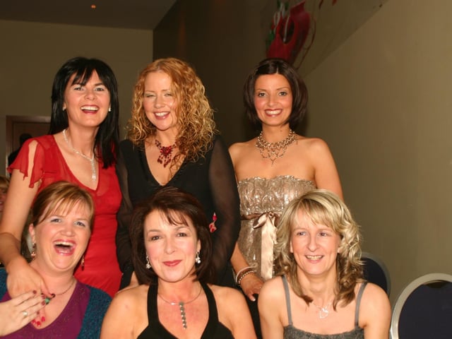 Staff from the First Trust Bank enjoying the Christmas party in the City Hotel . 1856/dd. : Christmas and New Year Parties 2006.