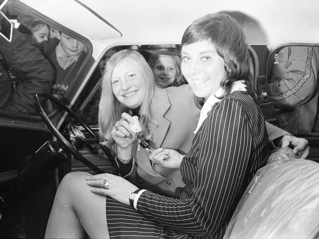 Mary Peters handing over the keys of a new car to Hazel Ferris of Knockwellan Park.