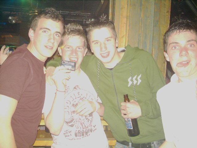 Exif-JPEG-422 : Out Last Night pictures in Derry bars in May 2005.