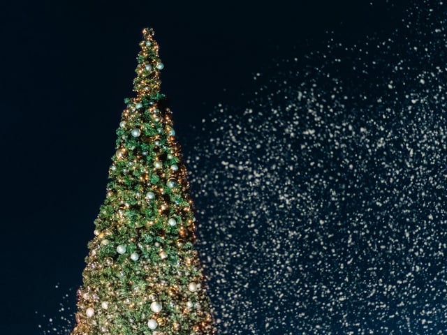 Strabane was packed with festive cheer on Saturday as crowds of visitors wrapped up warm and filled the town centre for the annual Christmas Lights Switch-On.