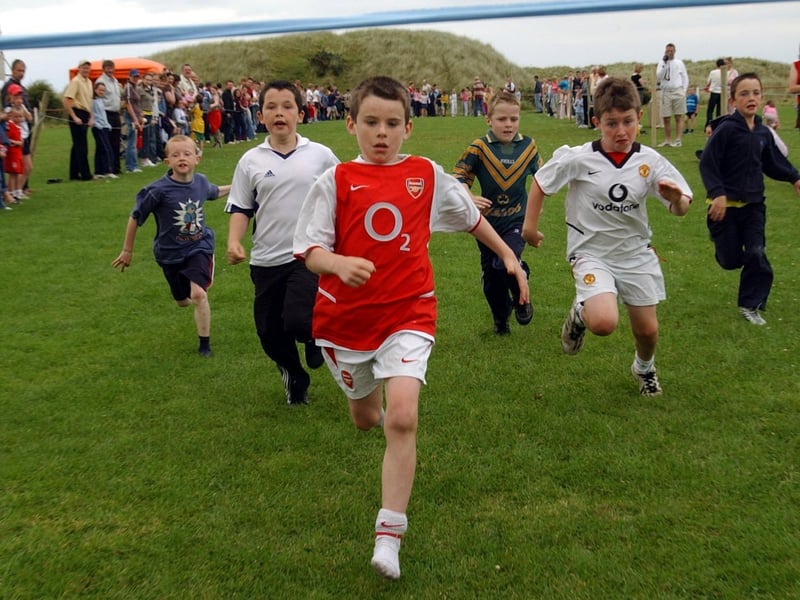Derry youngsters enjoying summer in August 2003