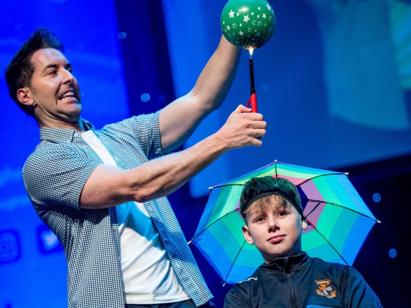 Mark The Science Guy and Quinn from Carndonagh Community School