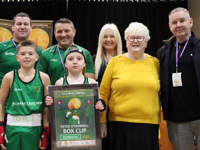 Members of Raphoe Boxing Club with Pauline, Edel and Rory O'Donnell.