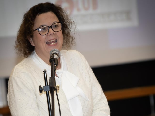 Mrs. Ashley Donaghy, Principal, Oakgrove Integrated Primary and Nursery School, pictured addressing parents and prospective pupils at the Annual Open Day on Thursday last. (Photos: Jim McCafferty Photography) : .