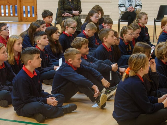 The Mayor, Councillor Sandra Duffy paid a visit to St Oliver Plunkett PS in Strathfoyle as part of Derry City and Strabane District Council’s  Local Democracy Week where she was joined by Councillor Rachal Ferguson and pupils from Primary 7. Following a series of questions and answers the children all tried the Mayoral Chain on. Picture Martin McKeown. 23.11.2:.
