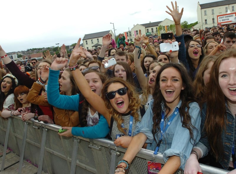 The crowd go wild for Conor Maynard. (2805PG37)