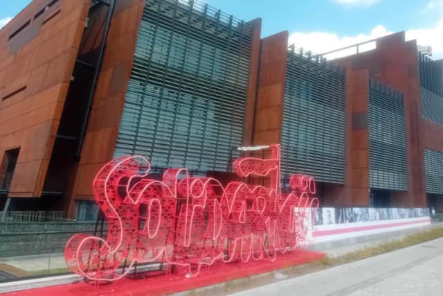 The steel facade of the European Solidarity Centre is a homage to Gdánsk's ship-building heritage.