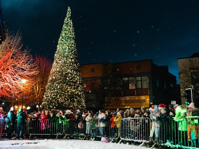 Strabane was packed with festive cheer on Saturday as crowds of visitors wrapped up warm and filled the town centre for the annual Christmas Lights Switch-On.