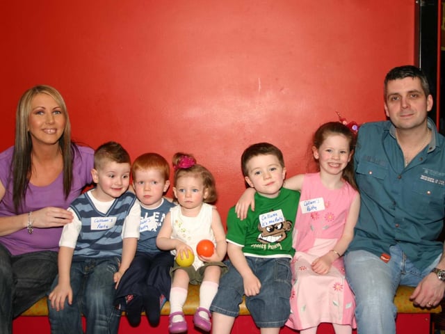 Its my Party left to right Mum Roisin, Ben ,Declan , Abby Birthday Boy Callum, Zoe and Dad John enjoying the party in Bannanns. 3639/dd : Parties in Derry in Spring 2006.