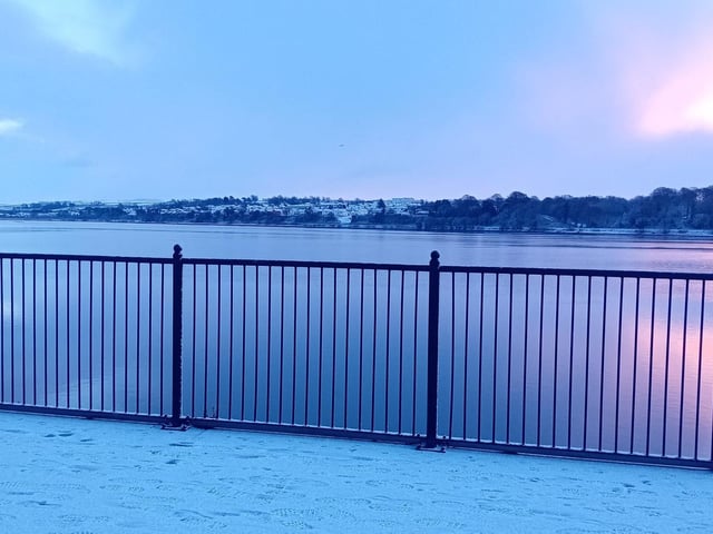 With the cold weather continuing Derry woke to a blanket of white on Thursday morning and the riverfront took on the aspect of a winter wonderland.