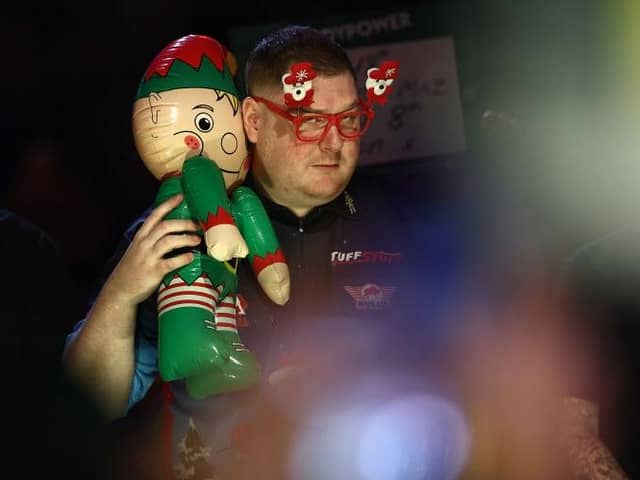Ricky Evans got the Ally Pally crowd in the festive spirit with his walk-on
