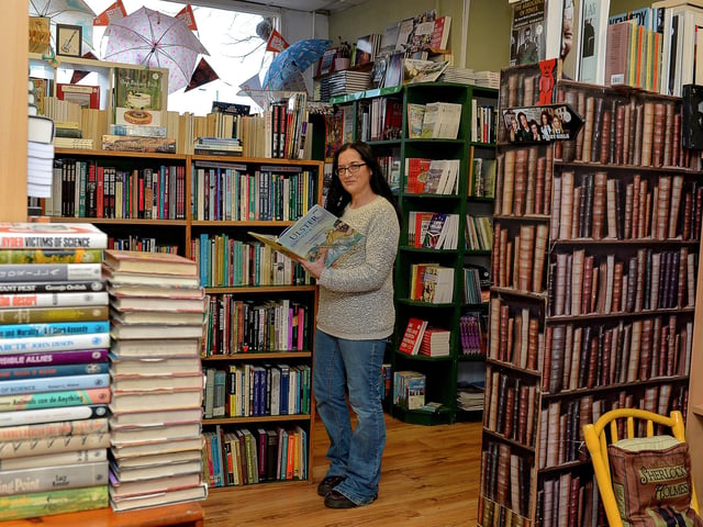 Mini-Memoir Writing Workshop with award-winning author DAVE DUGGAN in Little Acorns Bookstore. From 6pm to 7:30pm.
