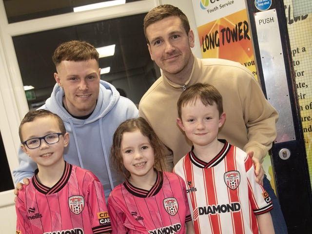 Derry City players Cameron McJannet and Patrick McEleney, who were in attendance at Tuesday's Premiere of 'City Til I Die' with some of the children from Holy Child PS who took part in the play. (Photos: Jim McCafferty Photography)