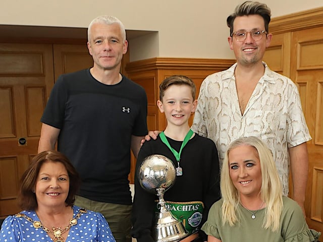 Mayor Patricia Logue with World Irish Dance Champion Ryan Sheerin. Seated is mum Michelle. Standing on left is dad Eugene and on right, Matthew Ferry, dance teacher, Ferry Academy. (Photo - Tom Heaney, nwpresspics)