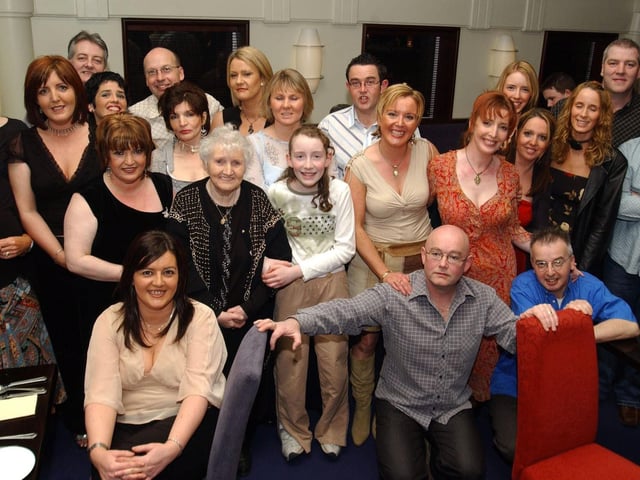 Lucia Pyne (2nd from left) with all her family and Friends who celebrated her 40th birthday at Pitchers Resturant, (1103CG11) :.