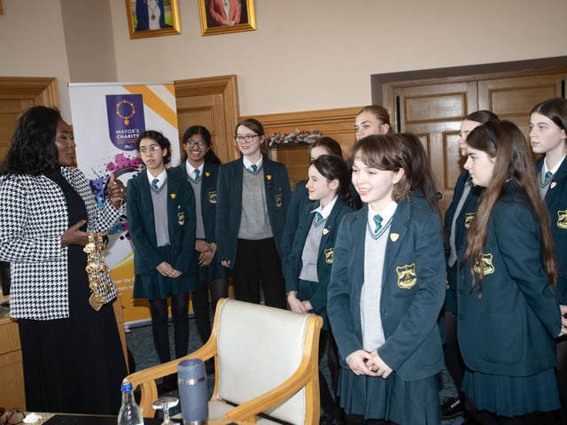 The Mayor, Lilian Seenoi-Barr chatting to Thornhill College's Junior Priefects during their visit to the Thornhill on Tuesday.