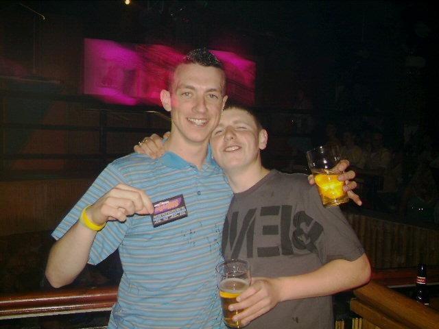 Exif-JPEG-422 : Out Last Night pictures in Derry bars in May 2005.