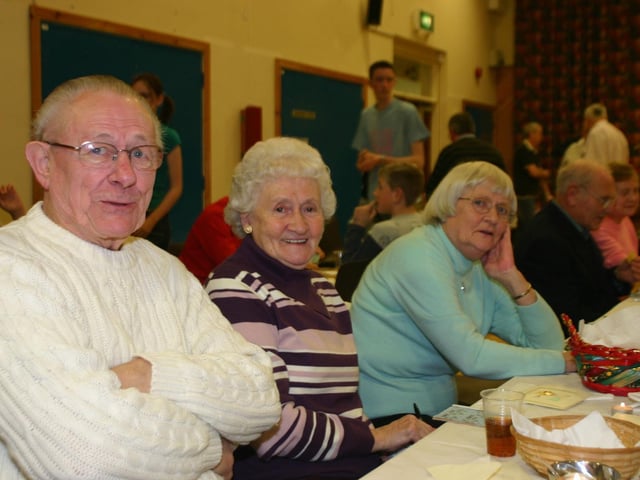 Having a great time at the Christmas party in the Fountain P.S. 1802/DD : Christmas and New Year Parties 2006.