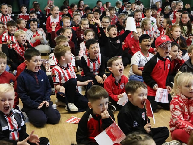 DCFC pre-Cup final visit to Longtower PS Patrick McClean and Tyler Smith. (Photo - Tom Heaney, nwpresspics)