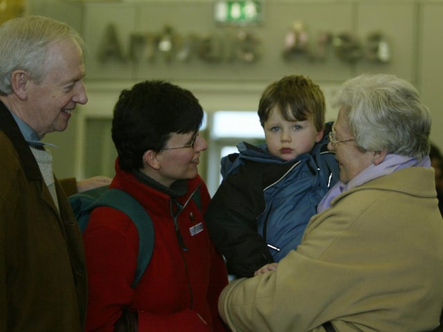 Little Callum McCloskey and mum Lisa are greeted at City of Derry Airport by grandparents John and Mary from Derry. (2312JB32)