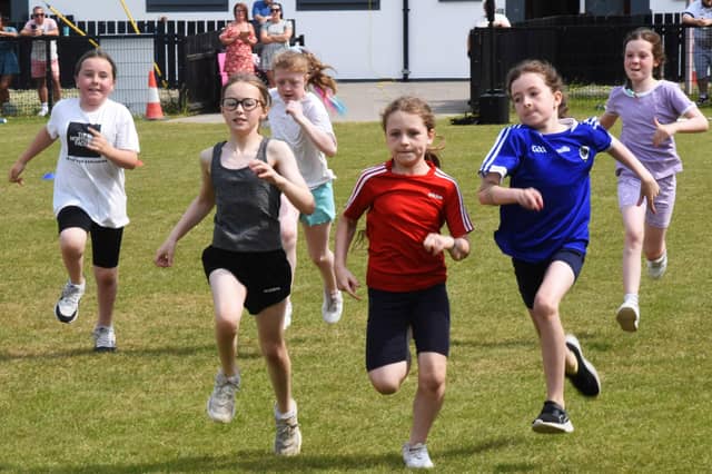 The Steelstown PS Primary 6 Girls Sprint off to a blistering start at Brian Og’s pitches on Friday last. (Photos: Jim McCafferty Photography)