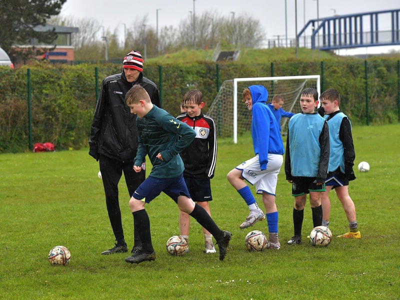 Derry City's Seamus McCallion, coaching at the Easter Soccer Camp held at Broadbridge Primary School. Picture: George Sweeney. DER2315GS – 142