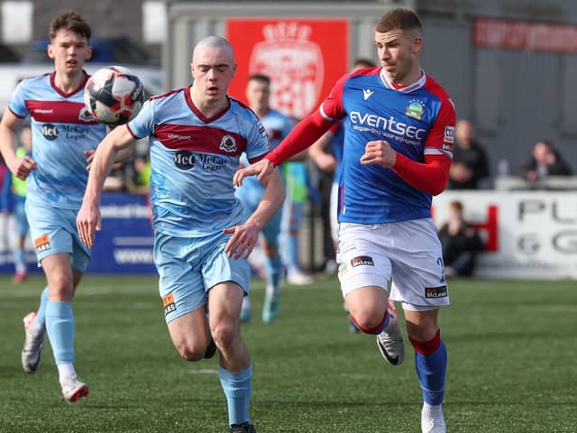 Linfield's Ethan Magee  and Institute's Oisin Devlin