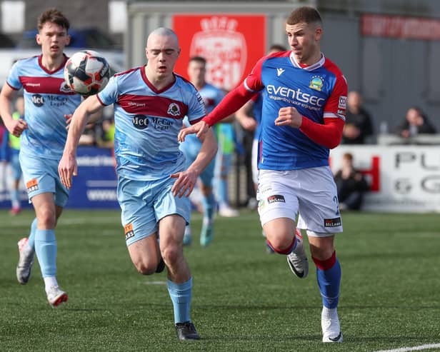 Linfield's Ethan Magee  and Institute's Oisin Devlin