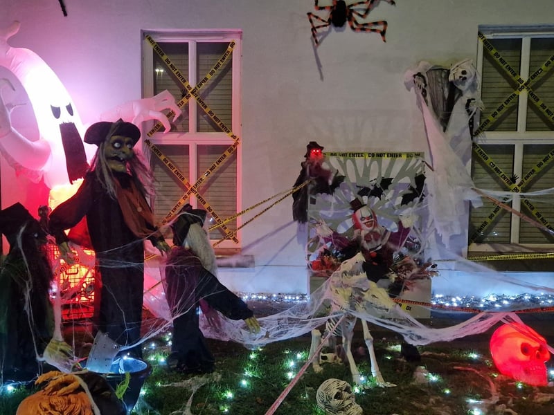 The brilliant Halloween decorations at Ivy Mead Hillocks are drawing crowds and encouraging donations to support the Northlands Addiction Centre.