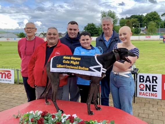 The Maisie Simpson 550 winner, Roanna Bonnie pictured with Eunan McBride (Committee) owner Charles Coyle, his sons Nathan and Shane Coyle, Ciaran Coyle and Maisie Simpson.