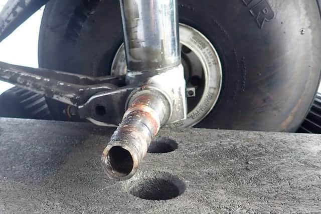 A failure of the wheel axle caused by bearing overheat was identified as the cause of the wheel detachment.