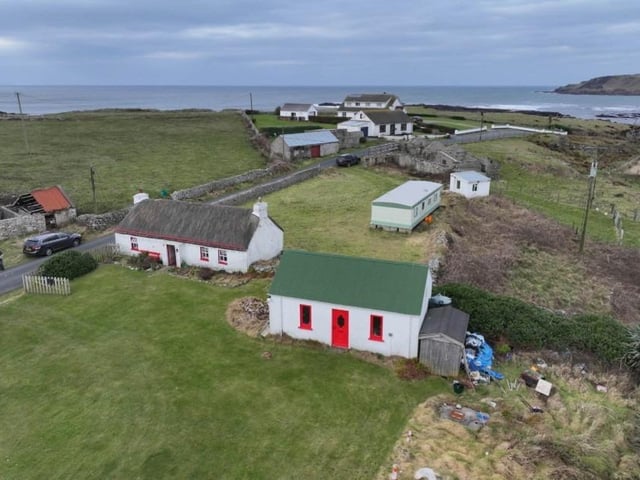 A stunning traditional thatched Cottage, originally built around 300 years ago, located by the sea at Culoort, Malin Head, Donegal, Ireland's most northerly point has come on the market for €195,000.