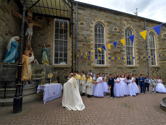 Fr. Gerard Mongan, administrator of St Columba’s Church, Long Tower, leads prayers at the Calvary during the Solemnity of Corpus Christi procession, held in the ground of the church on Sunday afternoon. Photo: George Sweeney. DER2324GS –