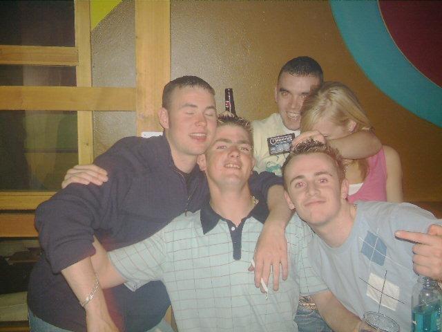 Exif-JPEG-422 : Out Last Night pictures in Derry bars in May 2005.