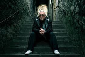 Original Fun Lovin’ Criminal Huey Morgan is returning to the North West to play some of the most recognisable tunes of the 1990s in Derry’s Guildhall this Hallowe’en.
