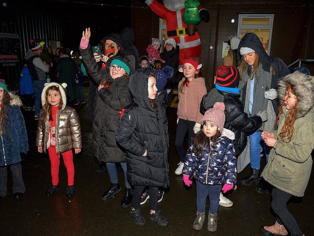 Children await the arrival of in Muff on Friday evening last. DER2249GS – 36