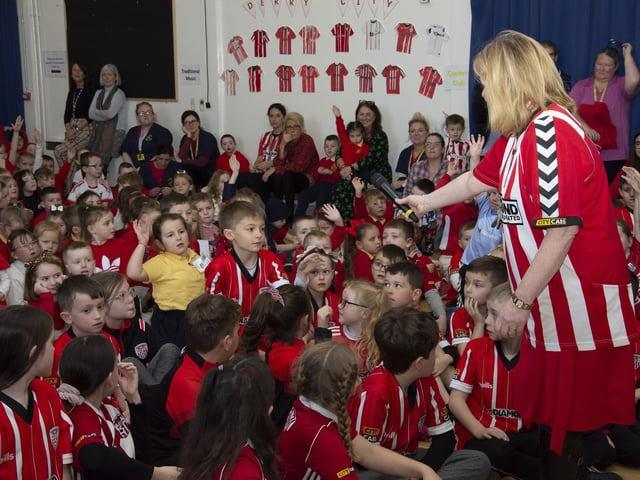Steelstown P.S. Principal Mrs Siobhan Gillen performs compere duties for an eager audience during Tuesday's visit of Derry City players Shane and Patrick McEleney and Michael Duffy. (Photo: Jim McCafferty)