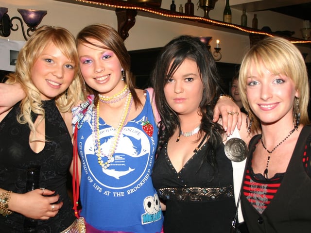 Erin with a group of best friends at her Birthday Party in Jackie Mullans 2118/dd : Parties and celebrations January 2006: Erin Connolly.