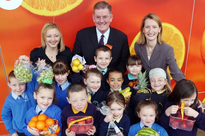 Pupils from Gaelscoil Éadain Mhóir, Nazareth House and Long Tower Primary Schools who participated in a 'Fresh Fruit in Schools Initiative' organised by the Bogside and Brandywell Health Forum. Also included are Maura O'Neill, nutritionist Health Promotion Department, Jim O'Mahoney, manager, Sainsbury's who have donated fruit for the programme, and Karen Mullan, Bogside and Brandywell Health Forum.