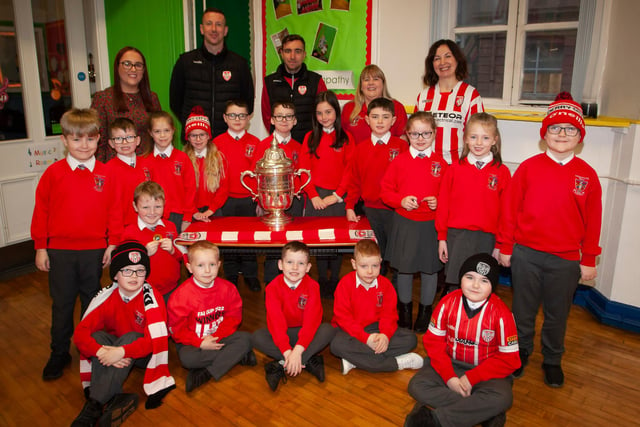 P4 pupils at St. Eugene’s PS show their support for Derry City on Monday last as players Shane McEleney and Joe Thompson brought the FAI Cup to the school.