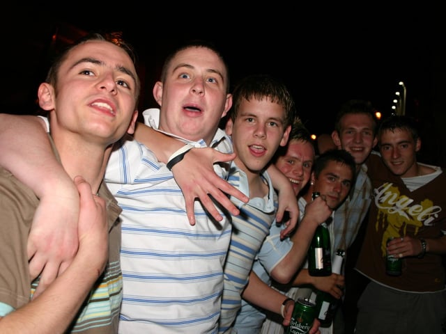 Paul Magill having a fun time at the party 8465dd : .