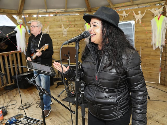 Jackie and Gerry entertain in the Guildhall Square at Halloween celebrations. (Photo - Tom Heaney, nwpresspics)
